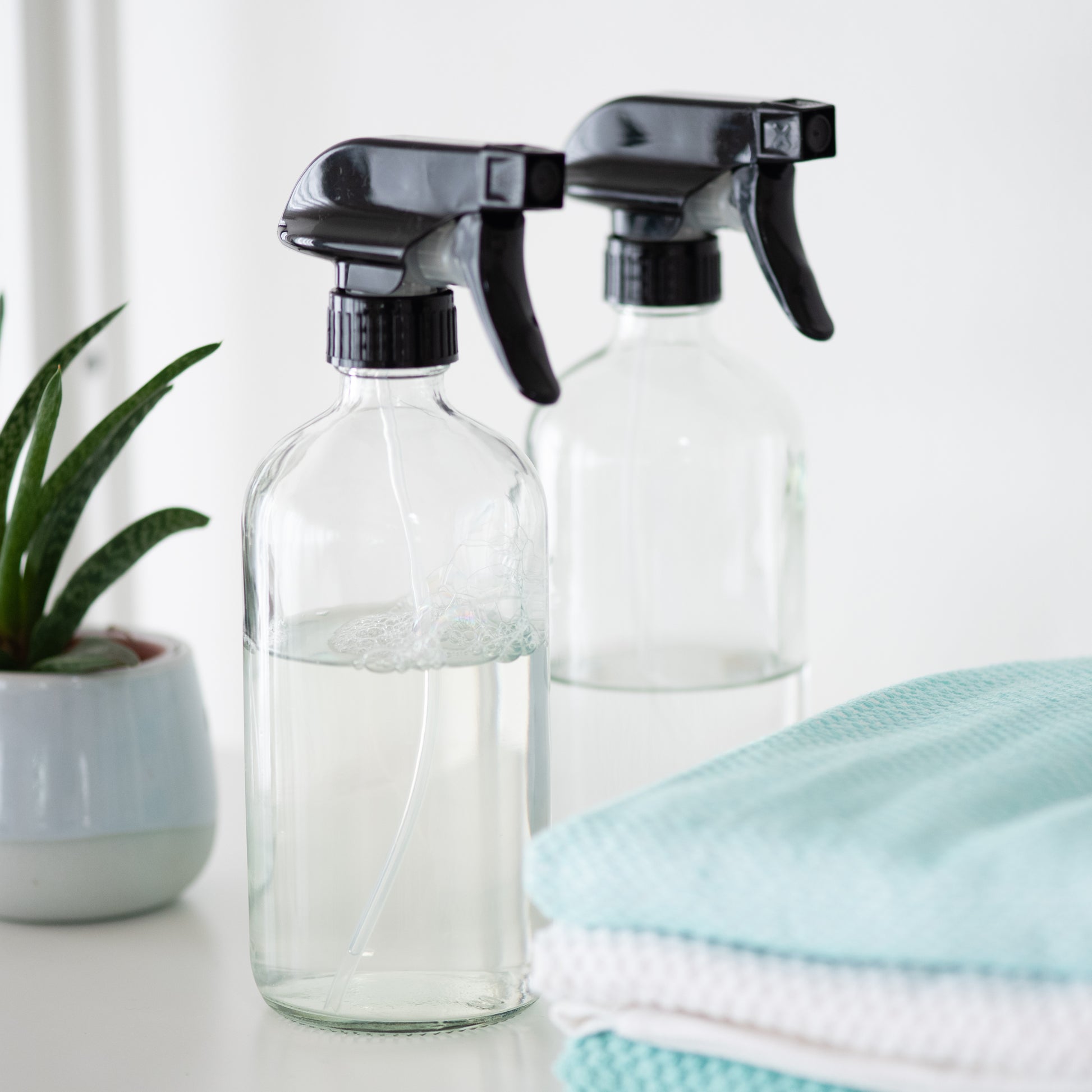 DIY Glass Cleaning Spray - Clean Mama
